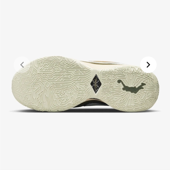 LeBron XX Basketball Shoes - Picture 6 of 14